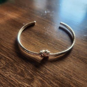 2.5" Gold Tone Knot Bracelet Adjustable Design Fashion NWT Style Casual Simple